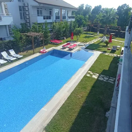 Mali Garden Apartman Side