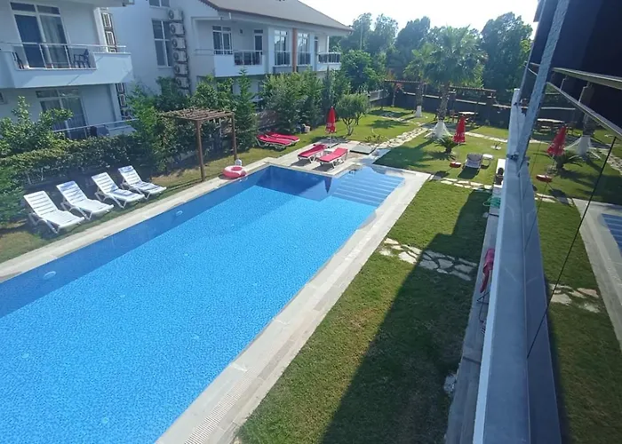 Mali Garden Apartman Side