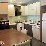 アパート Mali Garden シダ