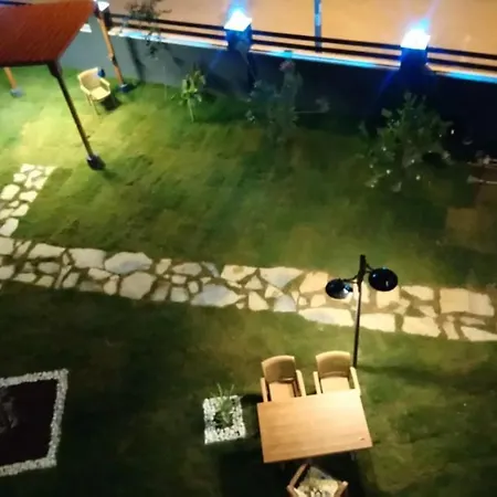 Mali Garden Сиде